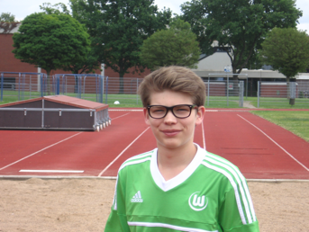 Name : Finn Dethardt Alter: 15 Wohnort: Petershagen-Maaslingen Sportart: Fußball Verein: RW Maaslingen Hobbys: PC, Fußball, Freunde treffen Ziele: Fußball-Schiedsrichter werden